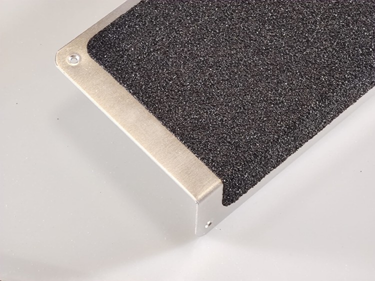 listwa przykręcana antypoślizgowa na rampy, podjazdy, FIXgrip HDG, 120mm x 45mm, close.jpg