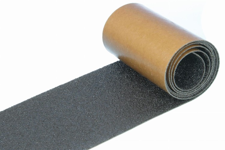 Taśma antypoślizgowa HeavyDutyGRIP grube ziarno czarna 500mm x 18m.jpg