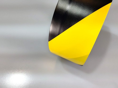 Taśma oznaczeniowa do wyznacznia linii HANSA TAPES DL33 żółto-czarna 50m close.jpg