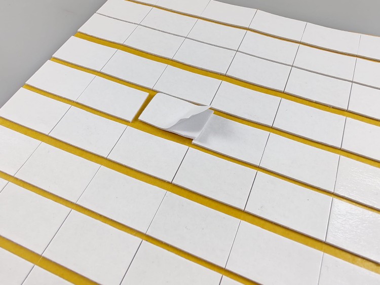 DWUKLEJKA 15mm x 25mm, formatka z pianki  dwustronnie klejącej 1mm.jpg