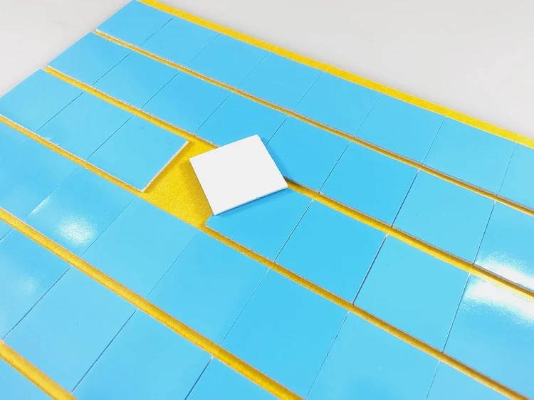 DWUKLEJKA 20mm x 20mm, formatka z pianki  dwustronnie klejącej 1mm, kwadrcik dwustronnie klejący, 1.jpg