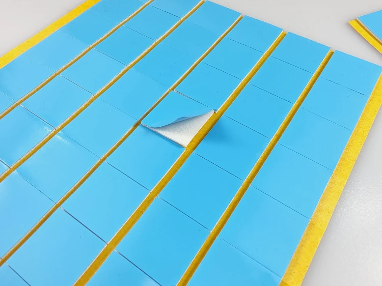 DWUKLEJKA 20mm x 20mm, formatka z pianki  dwustronnie klejącej 1mm, kwadrcik dwustronnie klejący, 4.jpg