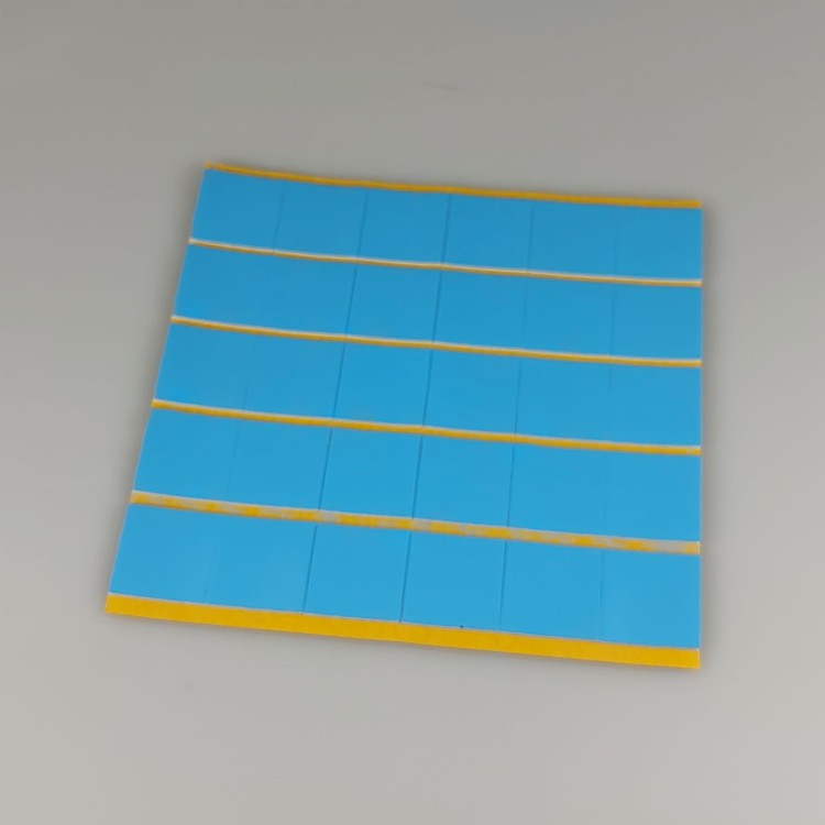 DWUKLEJKA 25mm x 25mm, formatka z pianki  dwustronnie klejącej 1mm, kwadrcik dwustronnie klejący, 2.jpg