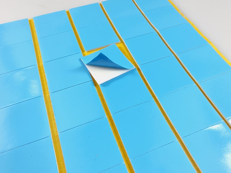 DWUKLEJKA 25mm x 25mm, formatka z pianki  dwustronnie klejącej 1mm, kwadrcik dwustronnie klejący, 4.jpg