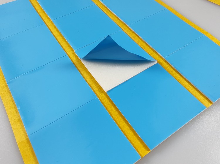 DWUKLEJKA 40mm x 40mm, formatka z pianki  dwustronnie klejącej 1mm, kwadrcik dwustronnie klejący, 2.jpg