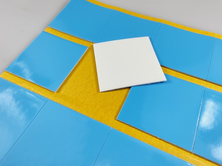 DWUKLEJKA 40mm x 40mm, formatka z pianki  dwustronnie klejącej 1mm, kwadrcik dwustronnie klejący, 3.jpg