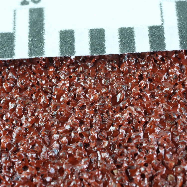 Okleina antypoślizgowa na schody, brązowa, StandardGRIP, średnie ziarno, brązowa macro 2.jpg