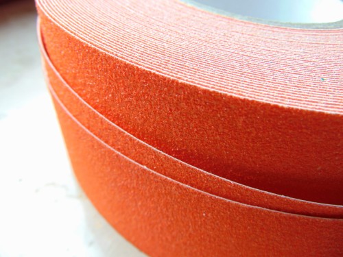 Standard pomarańczowa fluorescencyjna 50 rolka na schody1.JPG