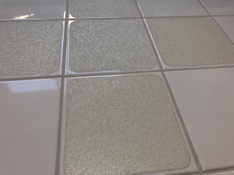 Naklejka antypoślizgowa na kafelki DG-SQR-TR-5.JPG