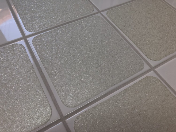 Naklejka antypoślizgowa na kafelki DG-SQR-TR-6.JPG